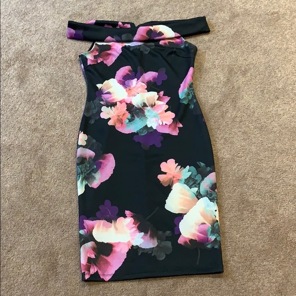 CEFIAN Dresses & Skirts - Floral Off the Shoulder Dress